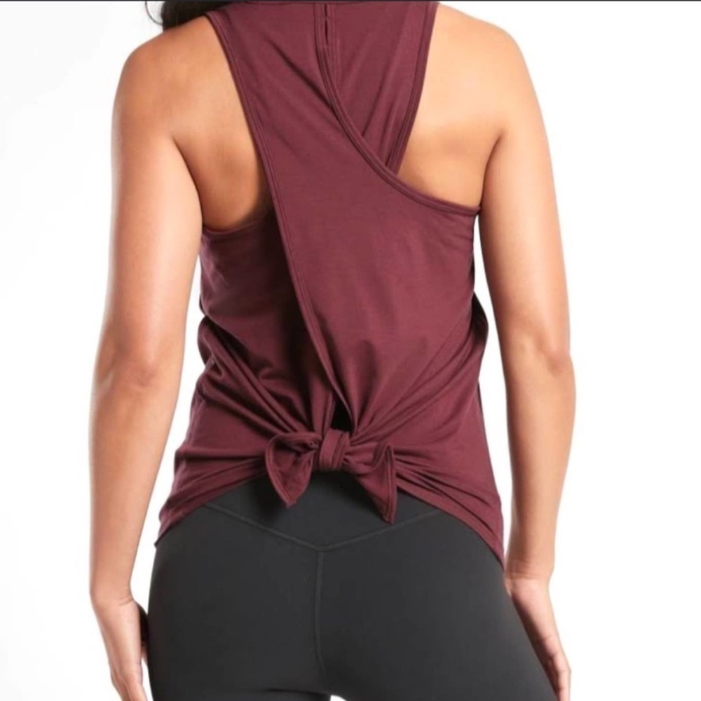 Athleta Maroon Burgundy Essence Tank w/Tie Detail on Back Size L